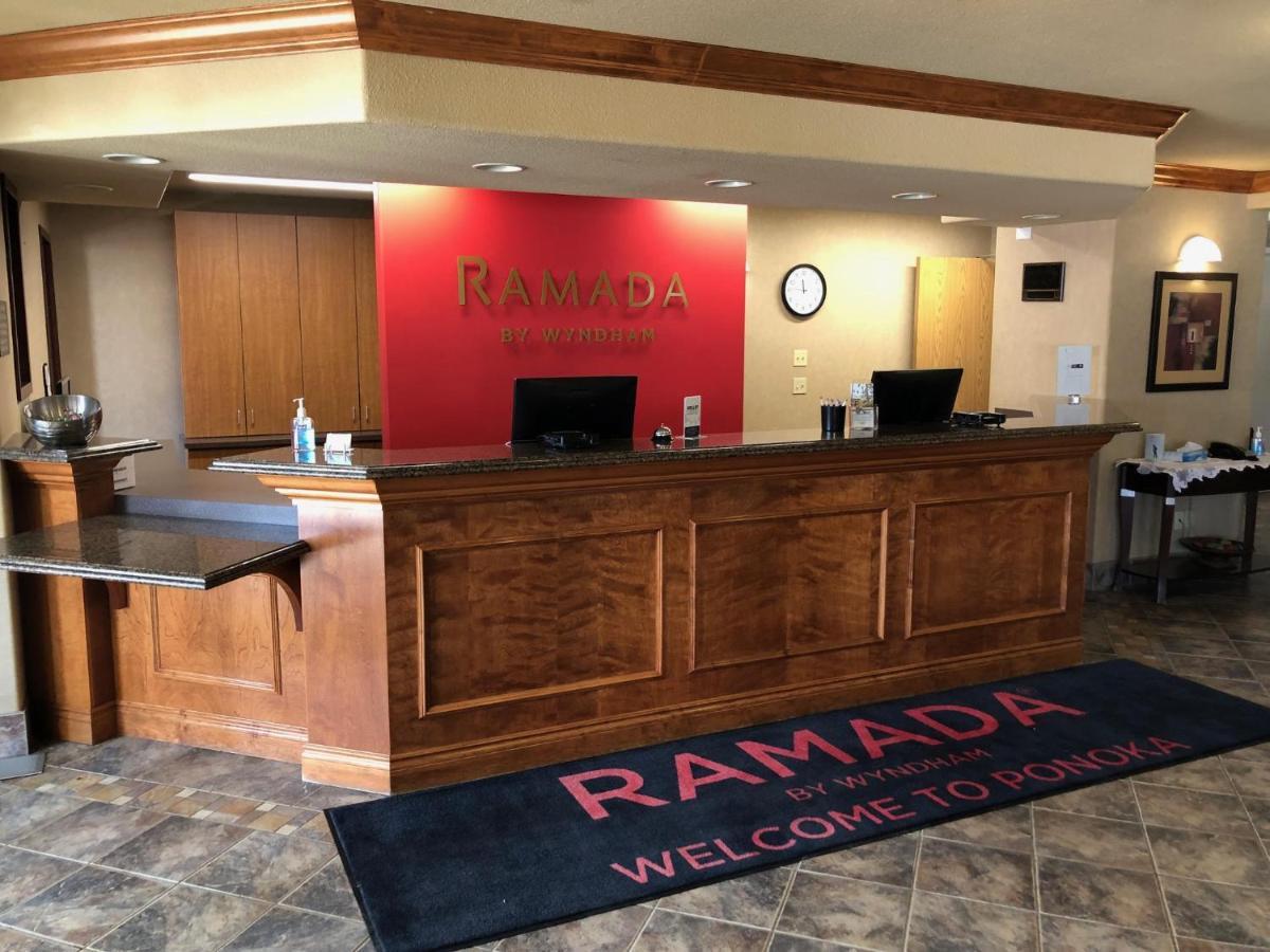 Ramada By Wyndham Ponoka Hotel Bagian luar foto